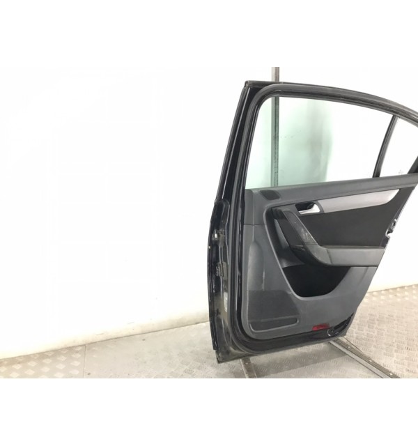 Дверь задняя правая бу для Volkswagen Passat B7 1.6 TDi,  2013 г.