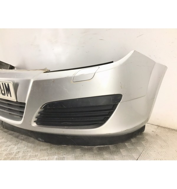 Бампер передний бу для Opel Astra H 1.4 i,  2005 г.