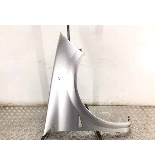 Крыло переднее правое бу для Renault Megane 2 1.6 i,  2006 г.