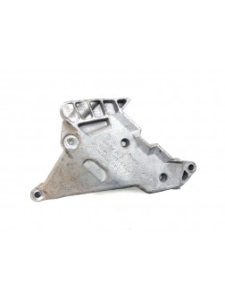 Кронштейн двигателя бу для Volkswagen Passat B6 2.0 TDi,  2007 г.