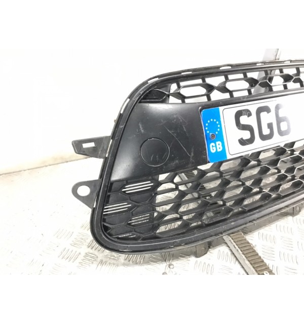 Заглушка (решетка) в бампер передний бу для Citroen C3 2 1.4 i,  2011 г.