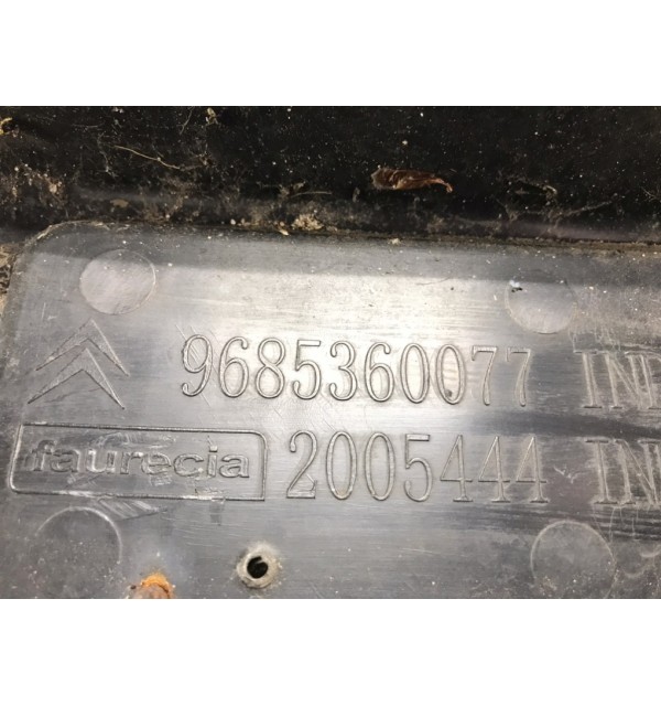 Заглушка (решетка) в бампер передний бу для Citroen C3 2 1.4 i,  2011 г.