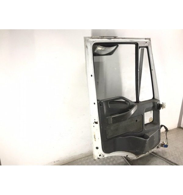 Дверь передняя левая бу для Iveco Eurocargo  3.9 TD,  2004 г.