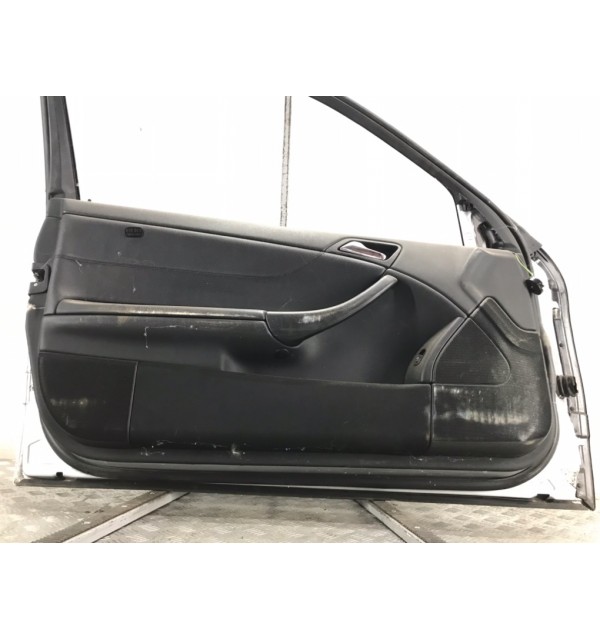 Дверь передняя левая бу для Mercedes C W203 1.8 i,  2008 г.