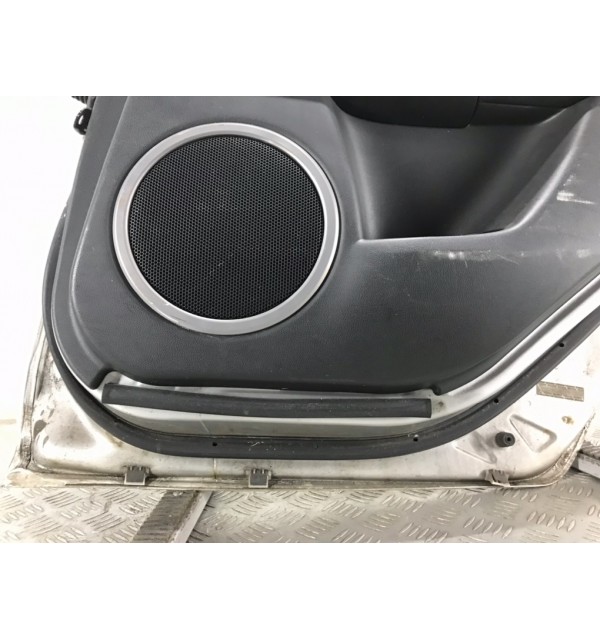 Дверь задняя правая бу для Mazda 3  BK 1.6 i,  2009 г.