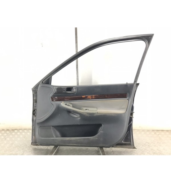 Дверь передняя правая бу для Audi A4 B5 1.8 i,  1997 г.