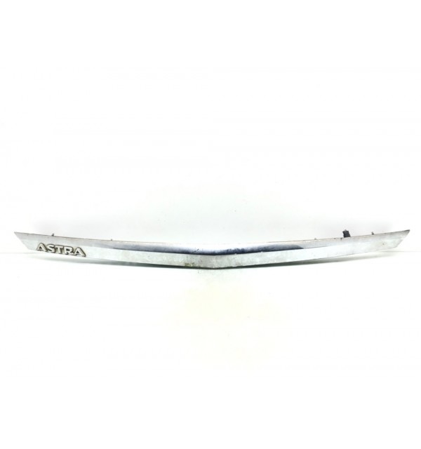 Накладка двери (крышки) багажника бу для Opel Astra H 1.3 CDTi,  2010 г.