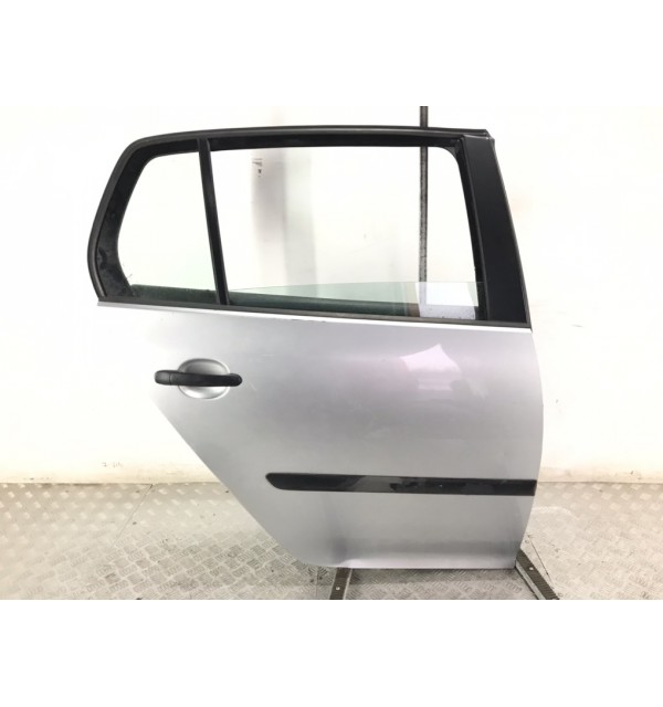 Дверь задняя правая бу для Volkswagen Golf 5 1.6 FSI,  2004 г.