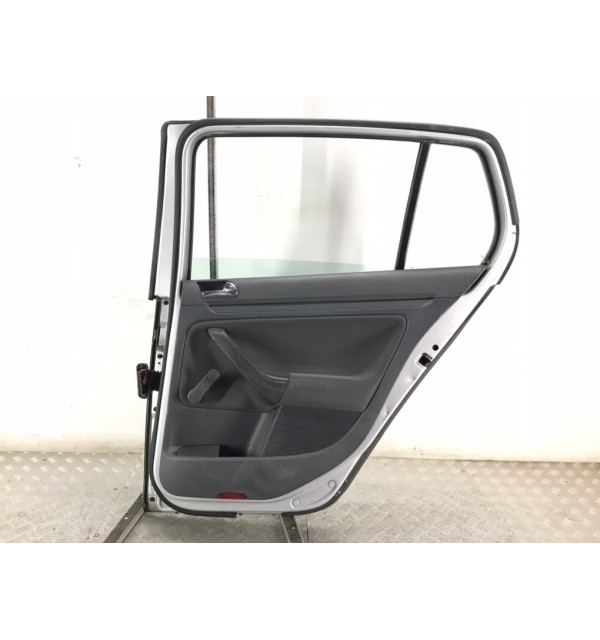 Дверь задняя правая бу для Volkswagen Golf 5 1.6 FSI,  2004 г.