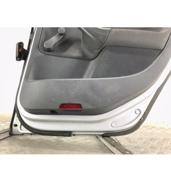 Дверь задняя правая бу для Volkswagen Golf 5 1.6 FSI,  2004 г.