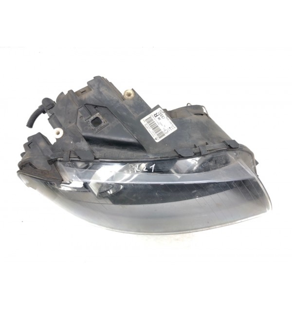 Фара правая бу для Audi A3 8P 2.0 TDi,  2006 г.