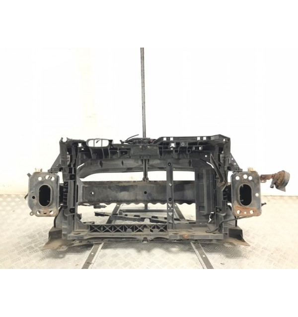 Панель передняя (телевизор) бу для Ford Fiesta 6 1.3 i,  2010 г.