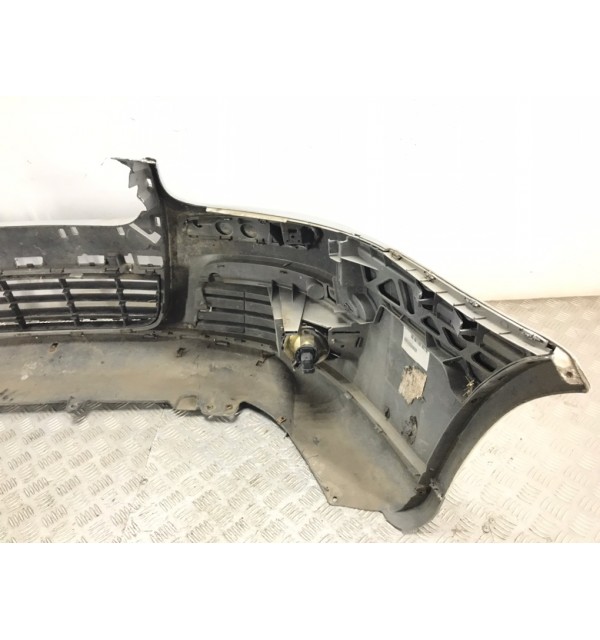 Бампер передний бу для Volkswagen Golf 5 1.6 FSI,  2004 г.