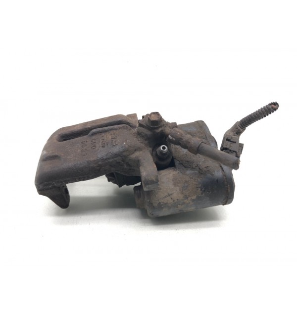 Суппорт задний левый бу для Volkswagen Passat B7 1.6 TDi,  2013 г.