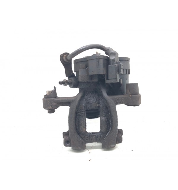 Суппорт задний левый бу для BMW 2 F46 1.5 i,  2016 г.