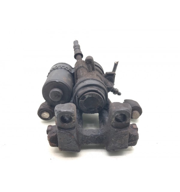 Суппорт задний левый бу для BMW 2 F46 1.5 i,  2016 г.