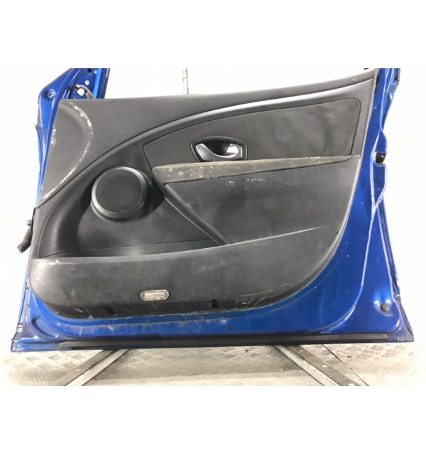 Дверь передняя правая бу для Renault Megane 3 1.5 DCi,  2009 г.