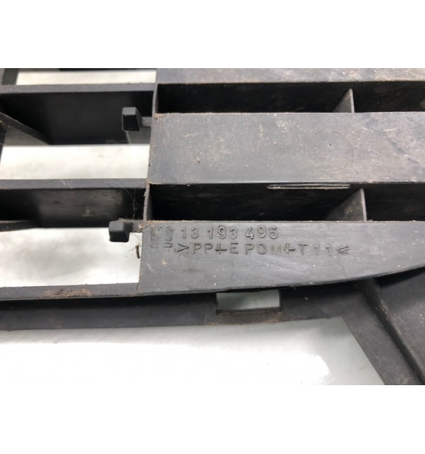 Заглушка (решетка) в бампер передний бу для Opel Meriva A 1.4 i,  2007 г.