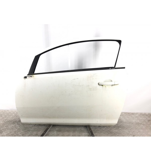 Дверь передняя левая бу для Opel Corsa D 1.2 i,  2010 г.