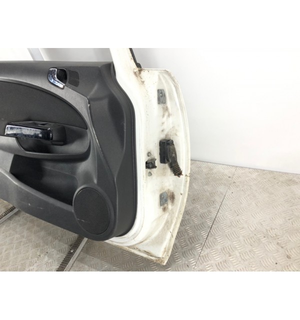 Дверь передняя левая бу для Opel Corsa D 1.2 i,  2010 г.