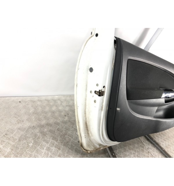 Дверь передняя левая бу для Opel Corsa D 1.2 i,  2010 г.