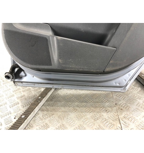 Дверь задняя правая бу для Opel Astra H 1.6 i,  2006 г.