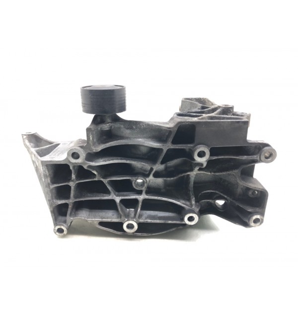 Кронштейн генератора бу для BMW X3 E83 2.0 TD,  2008 г.