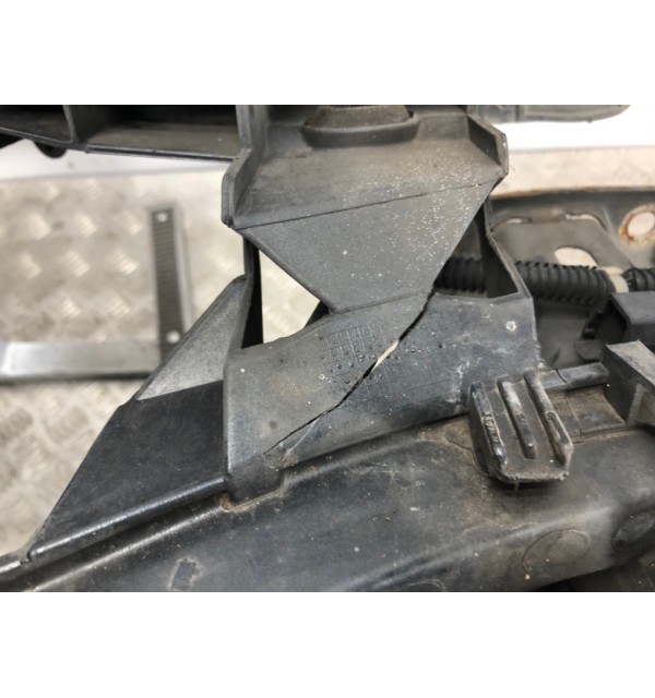 Панель передняя (телевизор) бу для Ford C-Max 1 1.8 i,  2009 г.