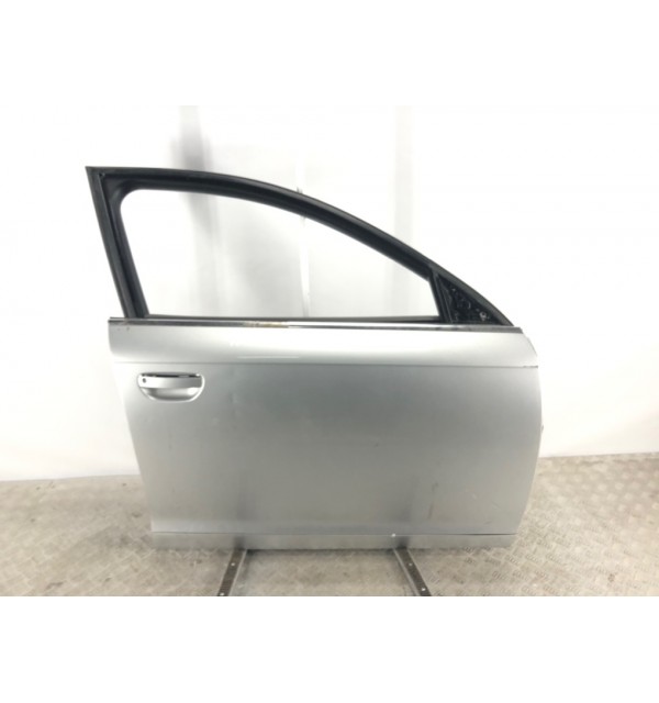 Дверь передняя правая бу для Audi A6 C6 2.4 i,  2004 г.