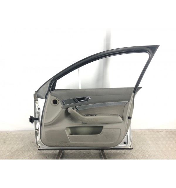 Дверь передняя правая бу для Audi A6 C6 2.4 i,  2004 г.