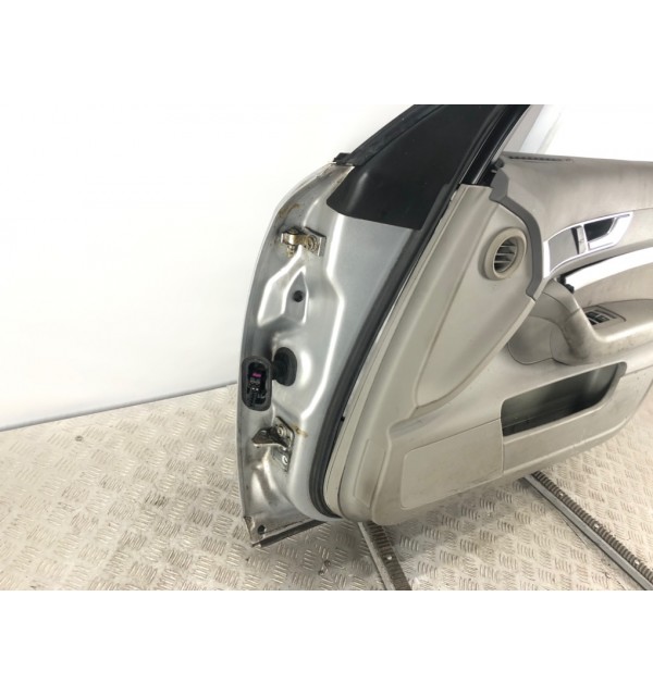 Дверь передняя правая бу для Audi A6 C6 2.4 i,  2004 г.