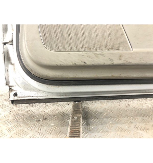 Дверь передняя правая бу для Audi A6 C6 2.4 i,  2004 г.