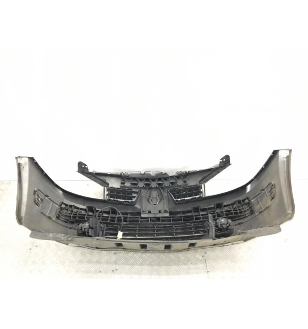 Бампер передний бу для Renault Megane 2 1.5 DCi,  2005 г.