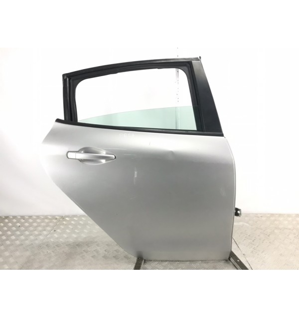 Дверь задняя правая бу для Peugeot 208  1.0 i,  2013 г.