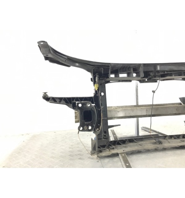 Панель передняя (телевизор) бу для Audi A3 8P 2.0 TDi,  2006 г.