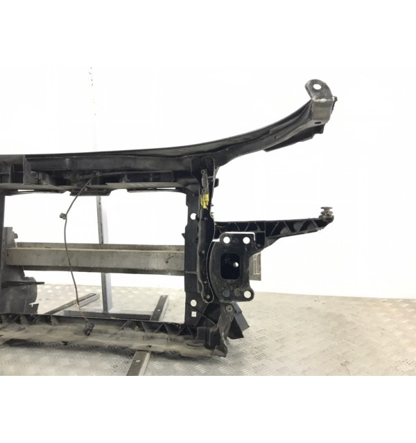 Панель передняя (телевизор) бу для Audi A3 8P 2.0 TDi,  2006 г.