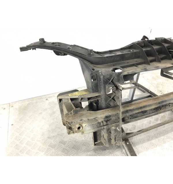 Панель передняя (телевизор) бу для Ford Fiesta 5 1.4 TDCi,  2005 г.