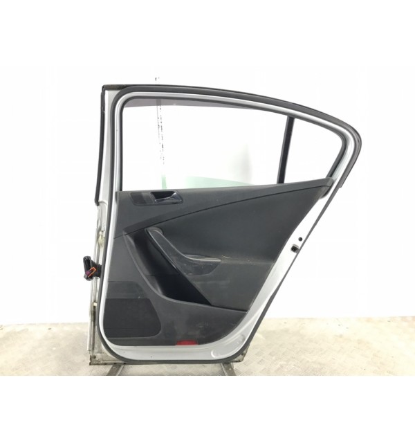 Дверь задняя правая бу для Volkswagen Passat B6 2.0 TDi,  2007 г.