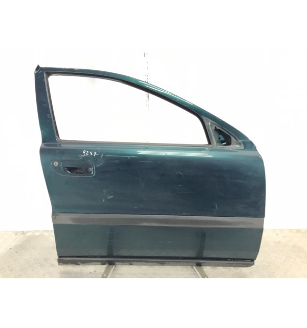 Дверь передняя правая бу для Volvo V70 2 2.4 i,  2000 г.