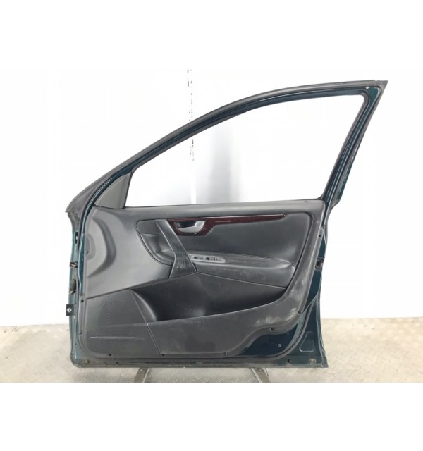Дверь передняя правая бу для Volvo V70 2 2.4 i,  2000 г.