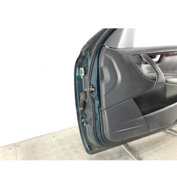 Дверь передняя правая бу для Volvo V70 2 2.4 i,  2000 г.