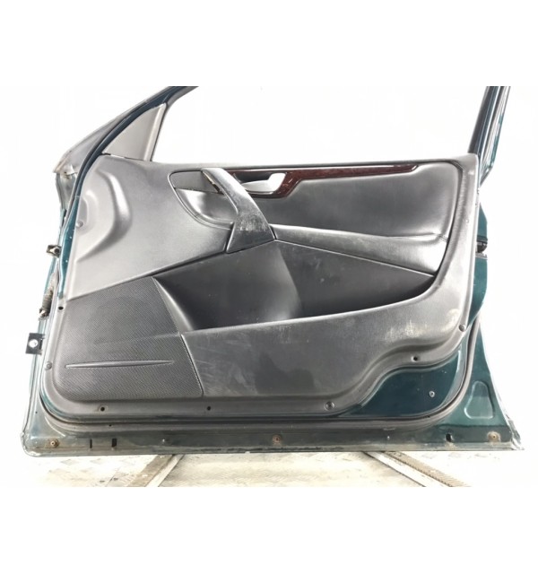 Дверь передняя правая бу для Volvo V70 2 2.4 i,  2000 г.