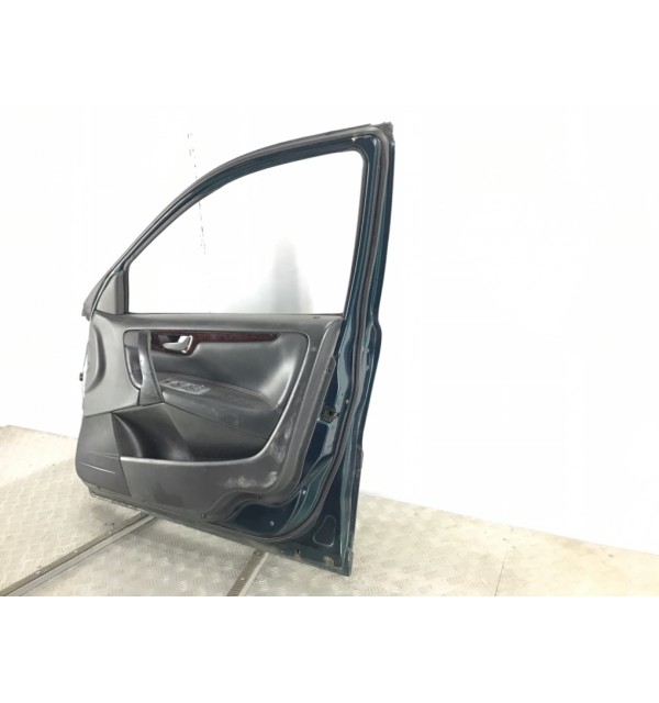 Дверь передняя правая бу для Volvo V70 2 2.4 i,  2000 г.