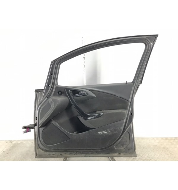 Дверь передняя правая бу для Opel Astra J 1.4 i,  2012 г.