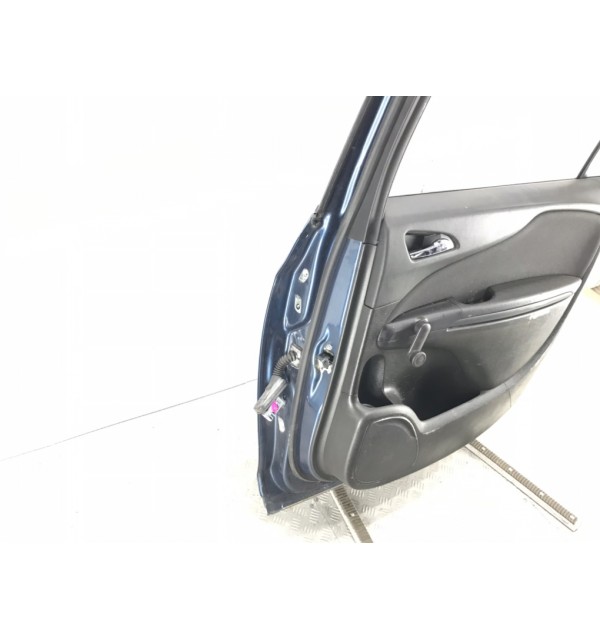 Дверь задняя правая бу для Opel Zafira C 2.0 CDTi,  2013 г.