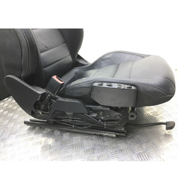 Салон (комплект сидений) бу для Mercedes E C207 2.2 CDi,  2013 г.