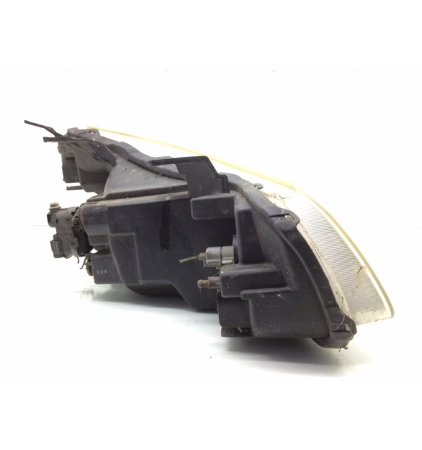 Фара левая бу для Suzuki SX4  1.6 i,  2006 г.