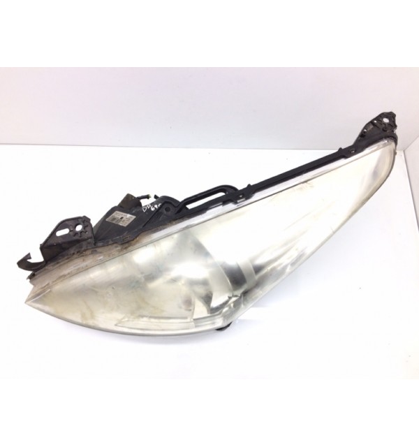 Фара левая бу для Peugeot 3008  1.6 HDi,  2010 г.