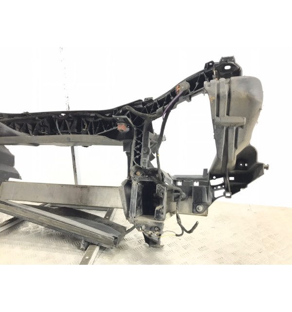 Панель передняя (телевизор) бу для Mercedes B W245 2.0 CDi,  2011 г.