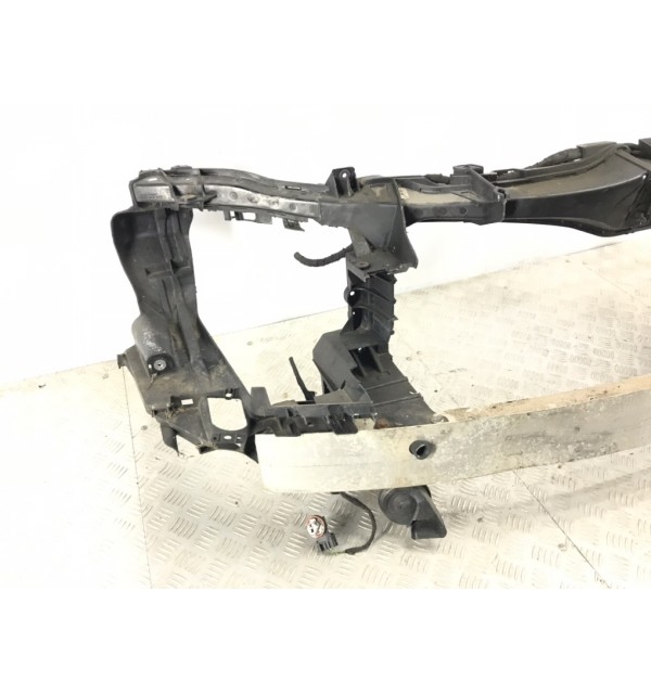 Панель передняя (телевизор) бу для Mercedes B W245 1.7 i,  2010 г.